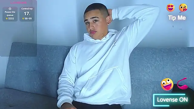 Latino Junge online show from 01/07/25, 11:48