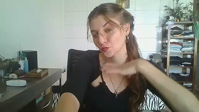 SweetyBabyDemon online show from 10/14/25, 01:45