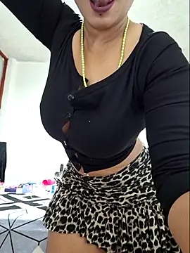 gatadeojosclaros online show from 03/27/26, 03:15