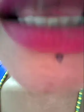 gatadeojosclaros online show from 04/17/26, 01:41