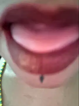 gatadeojosclaros online show from 10/28/25, 09:58