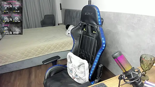 MCfly 11 online show from 04/10/26, 08:16