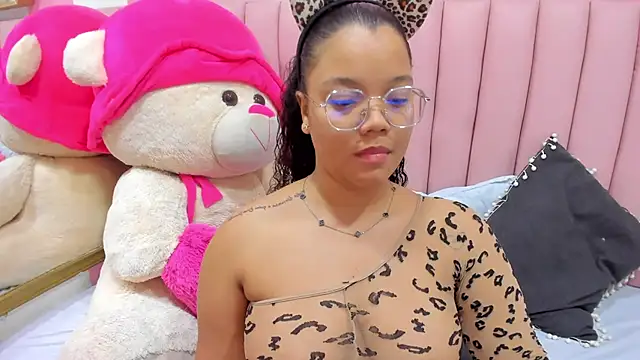 ISABELLA 020 online show from 11/08/25, 02:31