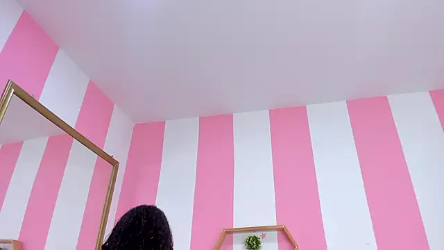 ISABELLA 020 online show from 04/21/26, 12:01