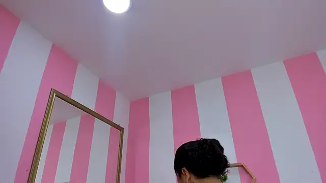 ISABELLA 020 online show from 12/17/25, 01:05