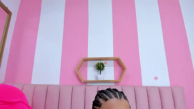 ISABELLA 020 online show from 04/07/26, 12:18