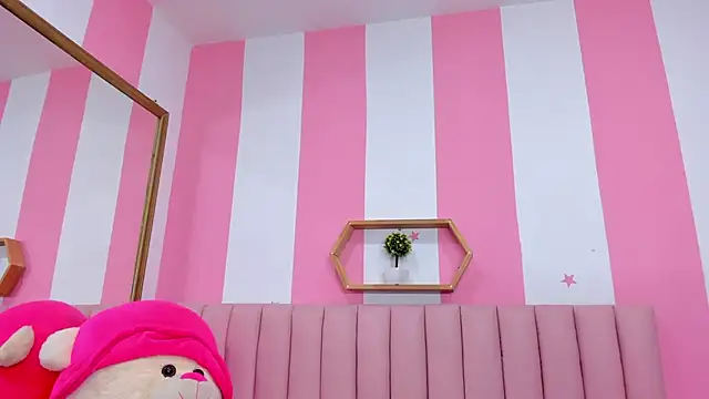 ISABELLA 020 online show from 11/18/25, 11:57