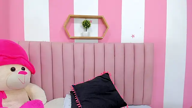 ISABELLA 020 online show from 11/26/25, 04:18