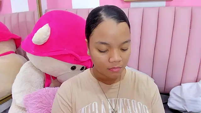 ISABELLA 020 online show from 12/15/25, 12:44