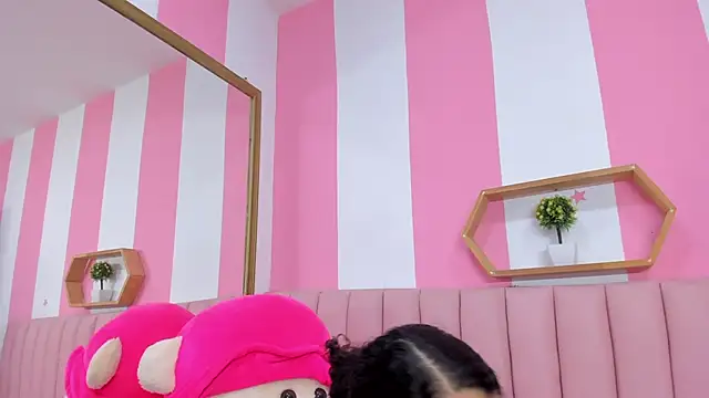 ISABELLA 020 online show from 04/15/26, 12:10