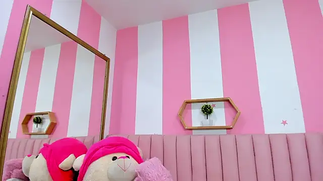 ISABELLA 020 online show from 12/01/25, 12:06