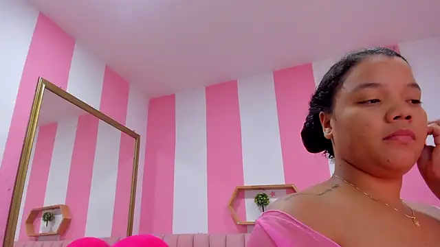 ISABELLA 020 online show from 10/28/25, 01:32