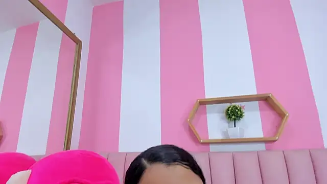 ISABELLA 020 online show from 11/28/25, 02:17