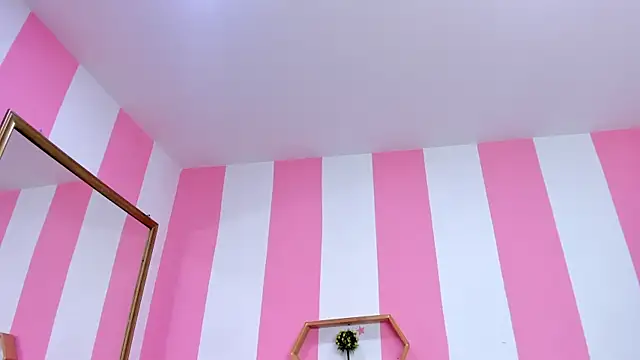 ISABELLA 020 online show from 04/28/26, 12:42