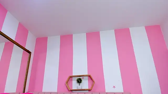 ISABELLA 020 online show from 04/17/26, 12:19