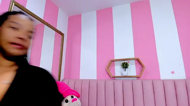 ISABELLA 020 online show from 06/01/26, 12:38