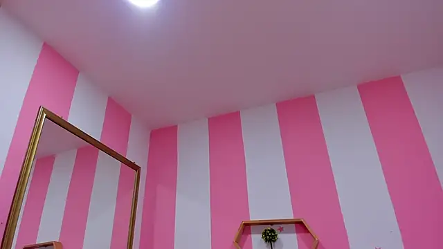 ISABELLA 020 online show from 10/25/25, 01:45