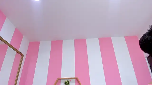 ISABELLA 020 online show from 05/13/26, 12:45