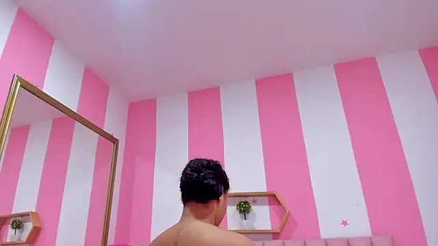 ISABELLA 020 online show from 10/29/25, 01:54