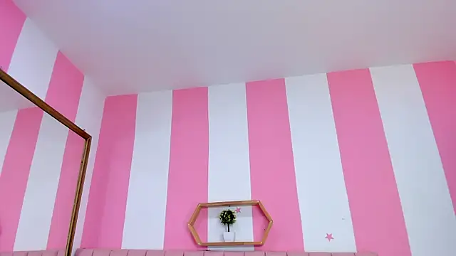 ISABELLA 020 online show from 04/13/26, 12:09