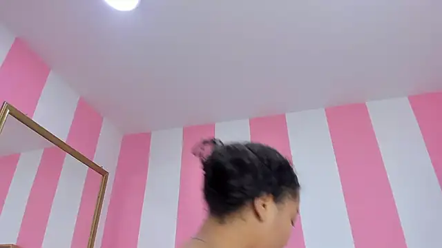 ISABELLA 020 online show from 11/19/25, 01:22