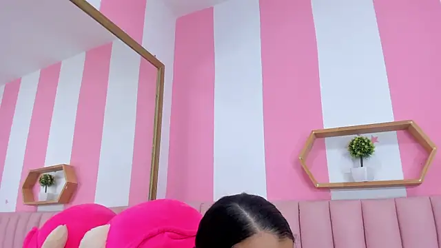 ISABELLA 020 online show from 11/20/25, 01:12