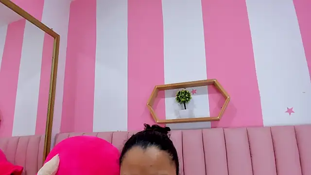 ISABELLA 020 online show from 10/31/25, 01:19