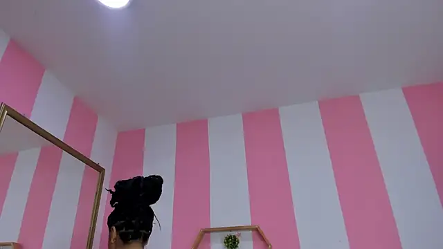 ISABELLA 020 online show from 05/30/26, 12:33