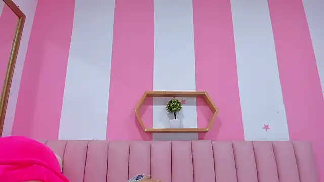 ISABELLA 020 online show from 10/30/25, 02:25