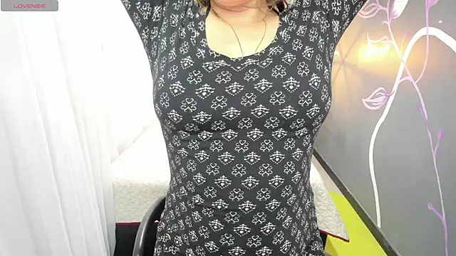 Snapshot of EmmaaEvans_ chatting on 02/14/25, 06:29 EmmaaEvans online show from 02/14/25, 06:29
