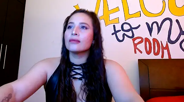 Snapshot of nathy_28latex chatting on 12/15/24, 06:15 nathy 28latex online show from 12/15/24, 06:15