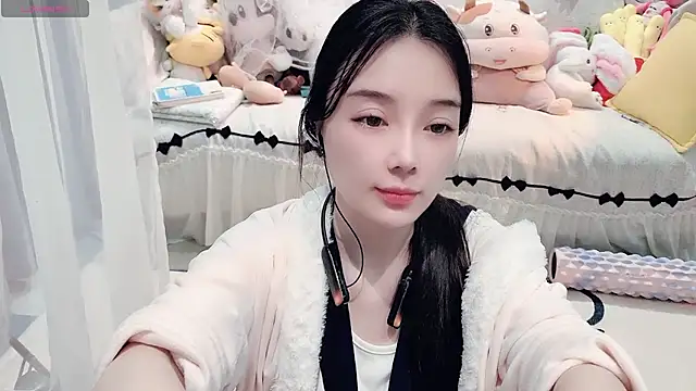 Snapshot of AKiKi711 chatting on 04/28/26, 04:55 AKiKi711 online show from 04/28/26, 04:55