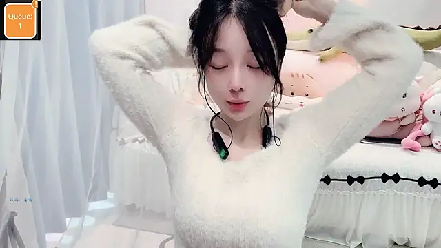 AKiKi711 online show from 10/19/25, 04:26