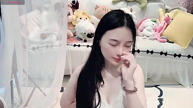 Snapshot of AKiKi711 chatting on 06/15/26, 04:56 AKiKi711 online show from 06/15/26, 04:56