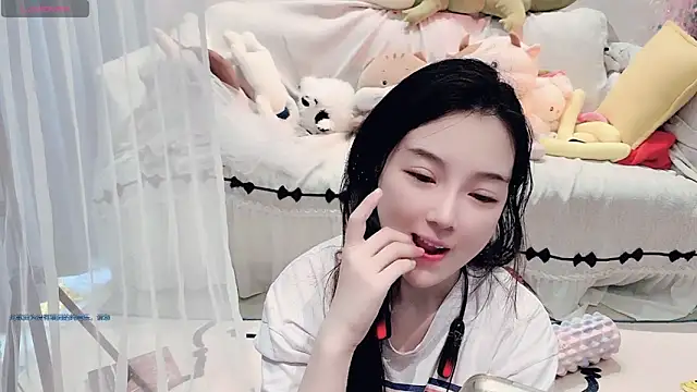 Snapshot of AKiKi711 chatting on 06/09/26, 05:19 AKiKi711 online show from 06/09/26, 05:19