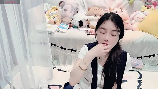 Snapshot of AKiKi711 chatting on 04/25/26, 02:47 AKiKi711 online show from 04/25/26, 02:47