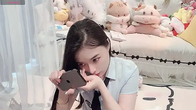 Snapshot of AKiKi711 chatting on 05/06/26, 04:49 AKiKi711 online show from 05/06/26, 04:49