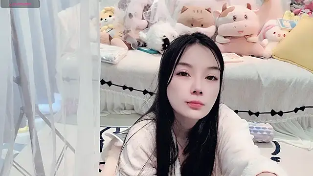 Snapshot of AKiKi711 chatting on 04/04/26, 04:52 AKiKi711 online show from 04/04/26, 04:52
