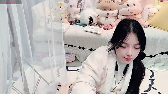 Snapshot of AKiKi711 chatting on 04/02/26, 04:57 AKiKi711 online show from 04/02/26, 04:57