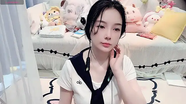 Snapshot of AKiKi711 chatting on 04/24/26, 04:47 AKiKi711 online show from 04/24/26, 04:47