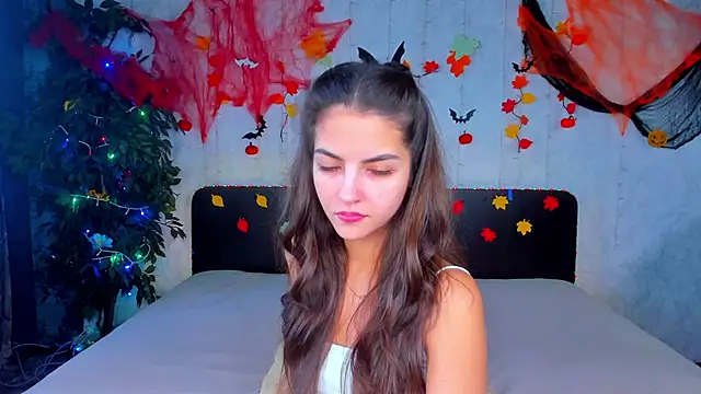 Milana Crystal  online show from 10/31/25, 08:22