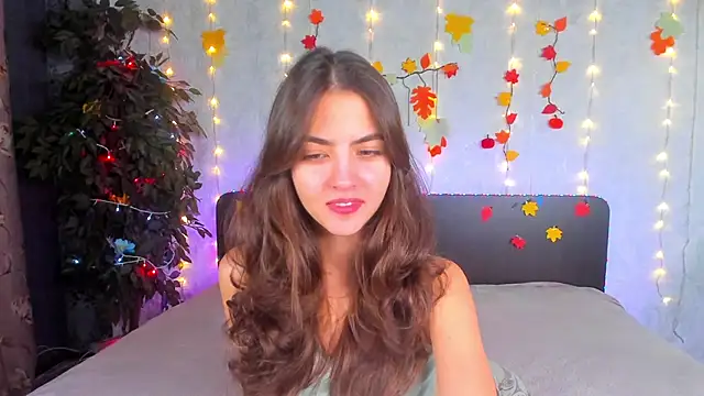 Milana Crystal  online show from 12/02/25, 08:16