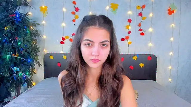 Milana Crystal  online show from 11/23/25, 08:13