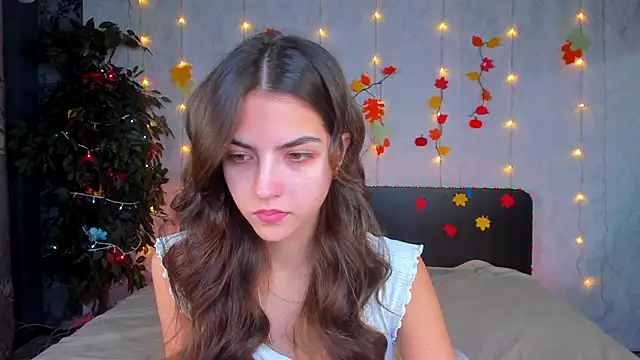 Milana Crystal  online show from 11/17/25, 08:07