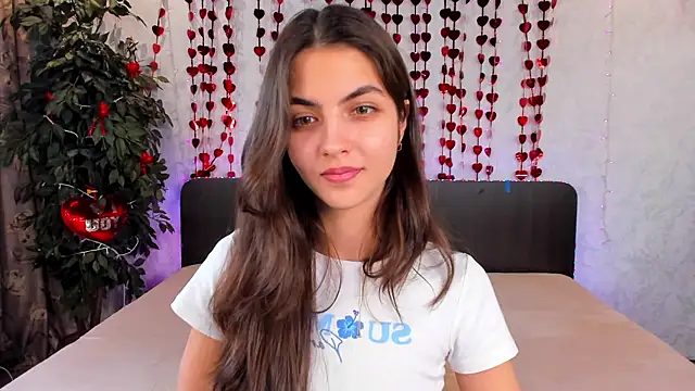 Snapshot of Milana_Crystal_ chatting on 03/04/25, 11:19 Milana Crystal online show from 03/04/25, 11:19