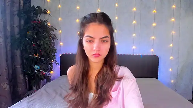 Milana Crystal  online show from 12/03/25, 08:25