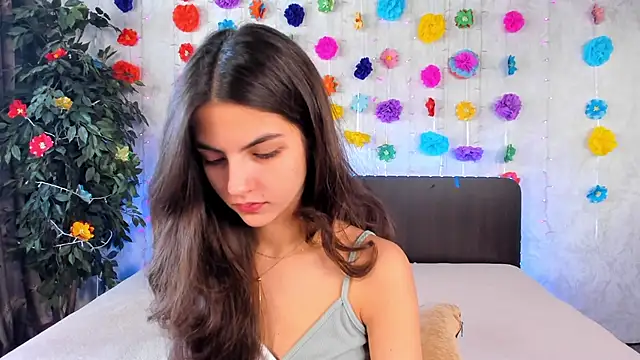 Snapshot of Milana_Crystal_ chatting on 03/08/25, 08:33 Milana Crystal online show from 03/08/25, 08:33