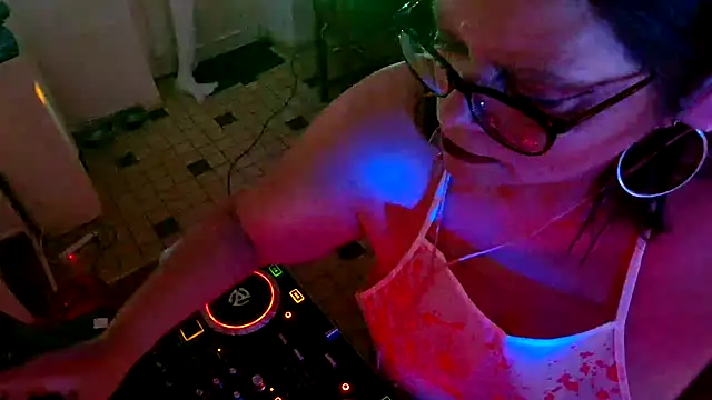 Lola-squirt online show from 10/31/25, 10:16