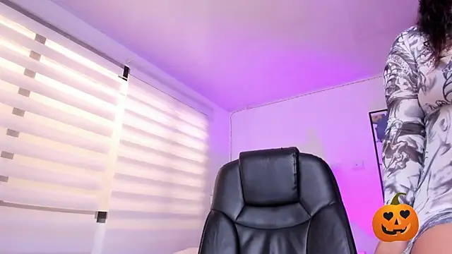 Danna Ramiirez online show from 10/11/25, 06:53
