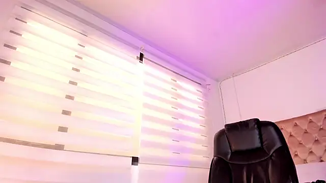 Danna Ramiirez online show from 11/25/25, 06:52